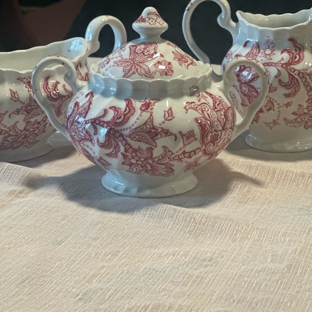 Elegant Red and White Serveware Set - Picture 4 of 5